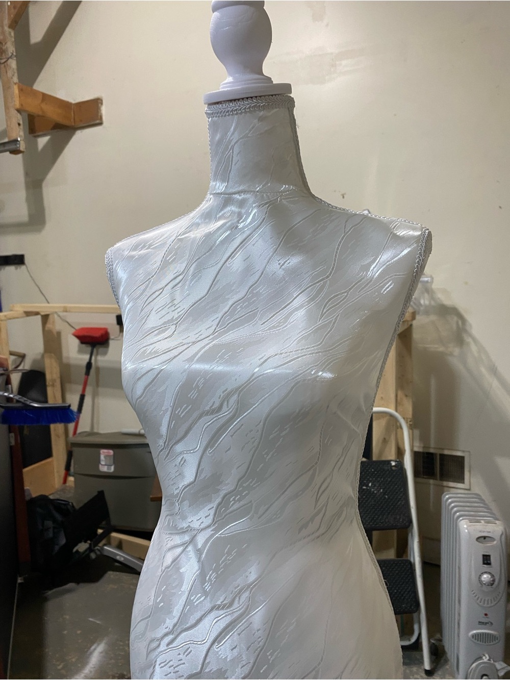 White Female Dress Form Mannequin - Picture 3 of 4